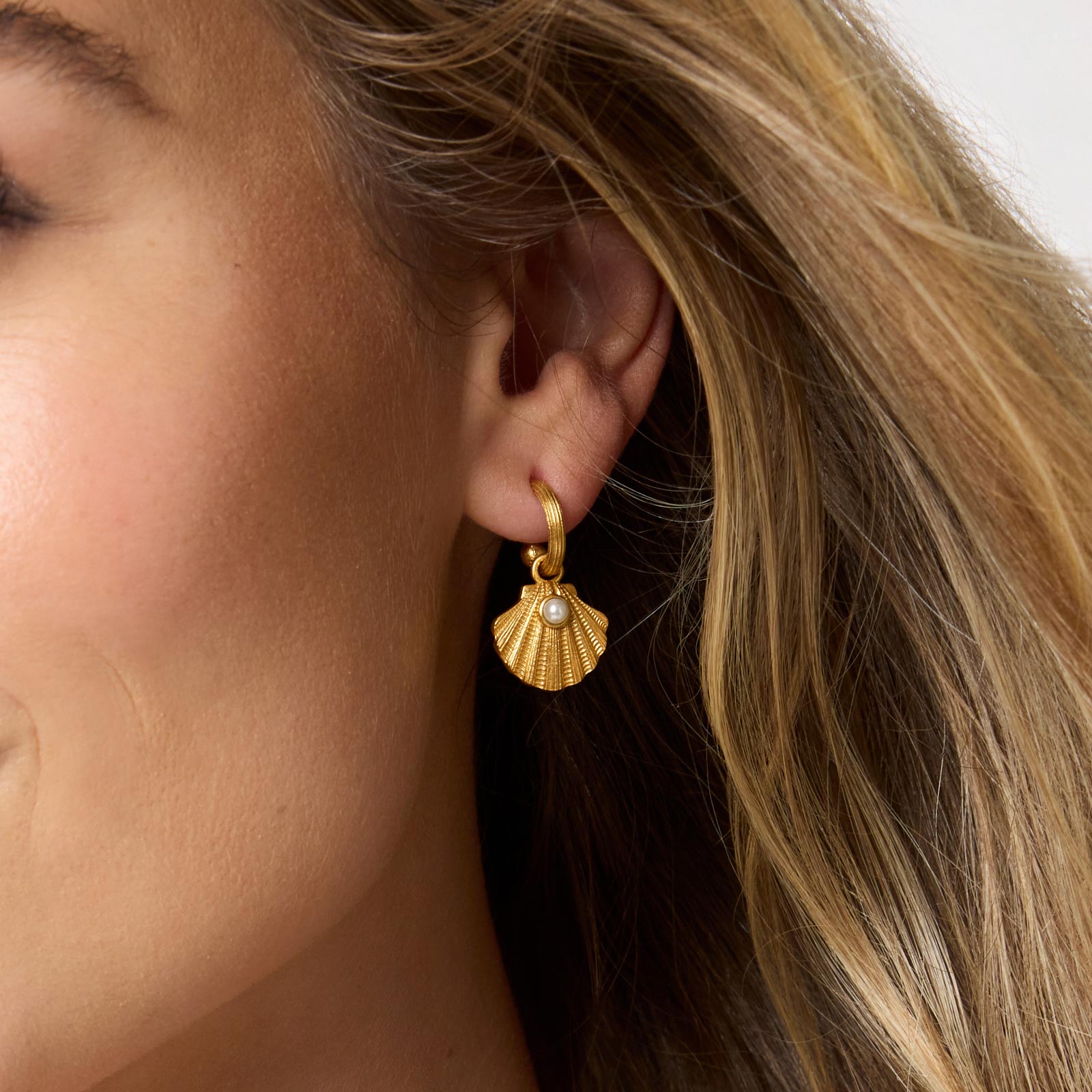 Julie Vos store shell earrings